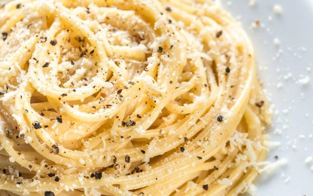 ricette-romane-spaghetti-cacio-e-pepe-a-day-in-rome